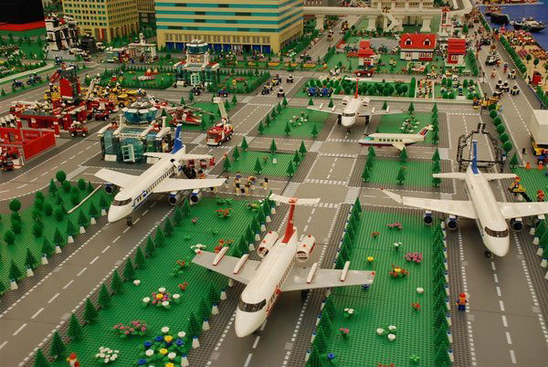 13. Удивительный аэропорт из Lego. 