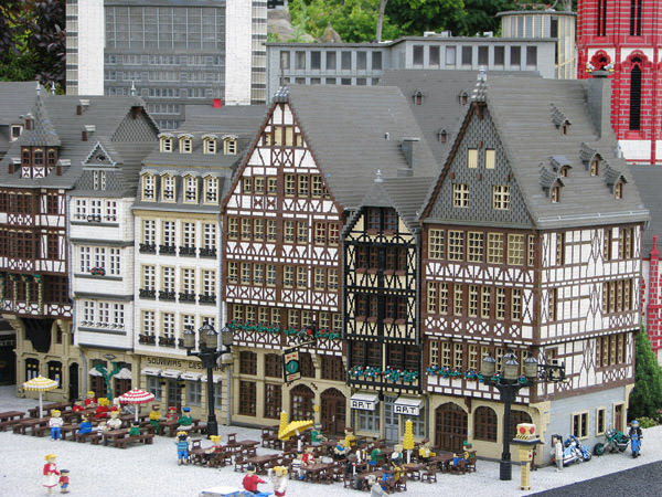 5. Целый город из LEGO. Леголенд парк, расположенный в Гинцбург, Германия.