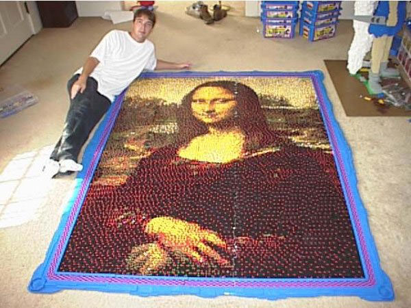 9. Мона Лиза, созданная из более чем 30 000 кирпичиков LEGO.