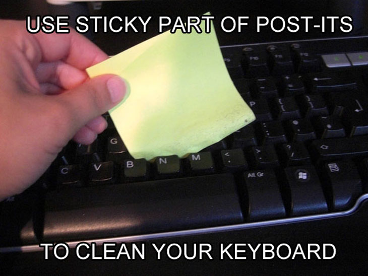 11. Бумажный стикер - легкий способ очистить клавиатуру.