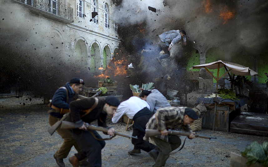 38. Выполнение трюка во время съемок фильма Кольдо Серра. Фото: Vincent West / Reuters.