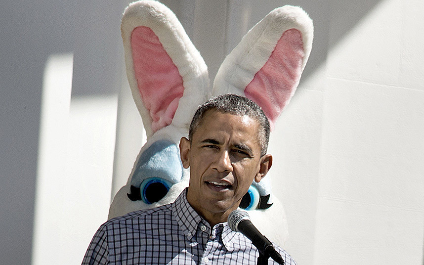 6. «За тобой!» Президент США Барак Обама и Пасхальный Кролик. 