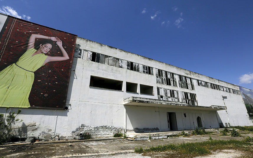 4. Заброшенная текстильная фабрика недалеко от города Лариса в Фессалии.