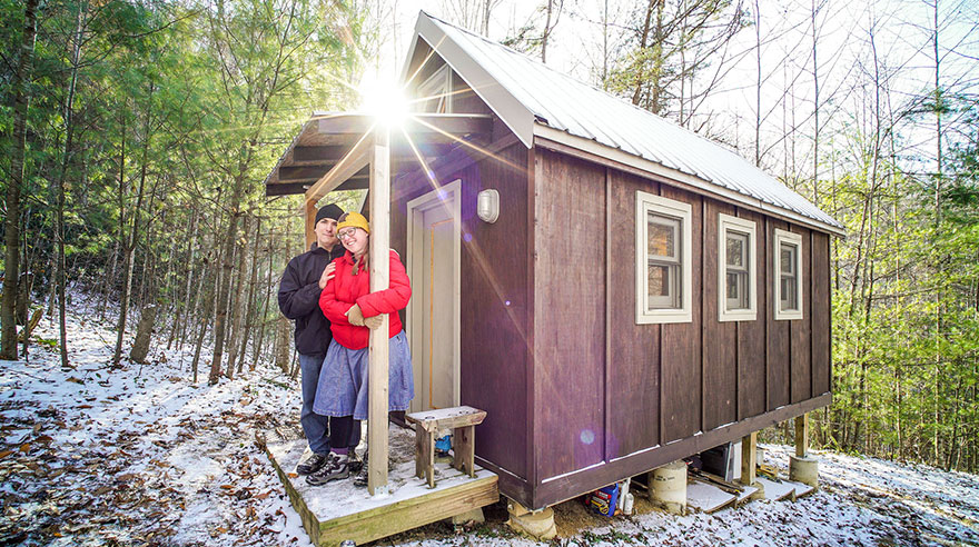 15. Мэтт и Лаура построили свой маленький домик в горах в Северной Каролине.