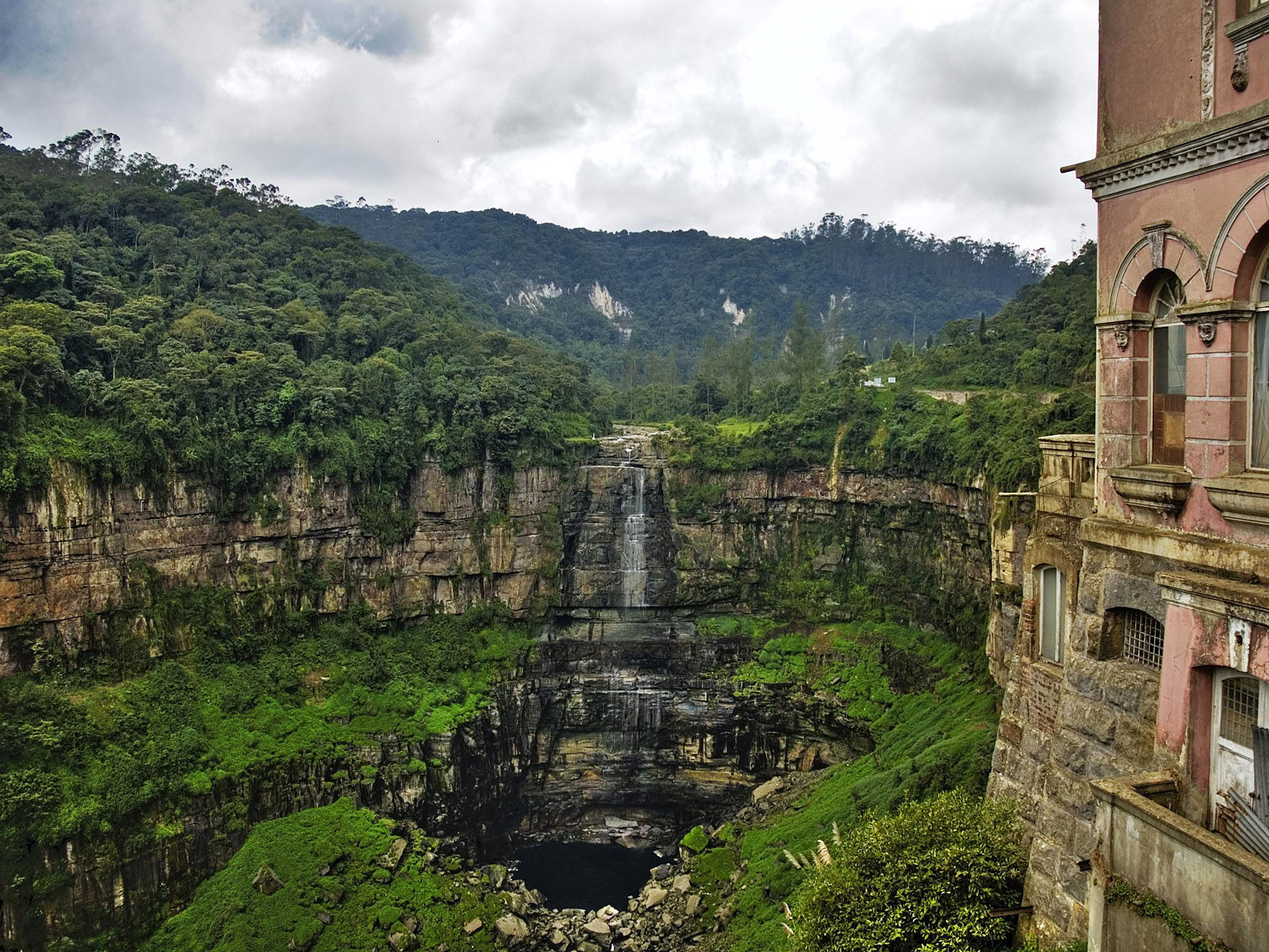 Колумбия. Водопад Текендама Колумбия. Tequendama Falls», Богота, Колумбия. Водопад Текендама в Южной Америке. Южная Америка Колумбия.