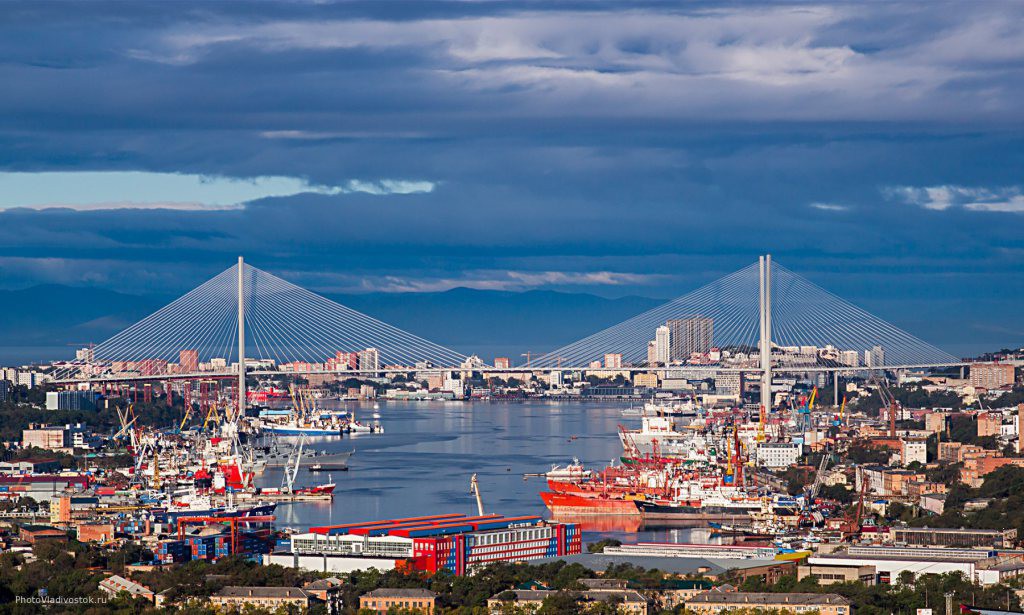 2. Владивосток, Приморский край. После проведения саммита АТЭС в 2012 году Владивосток буквально расцвел и обзавелся двумя великолепными мостами.