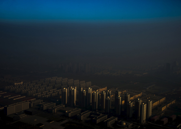 13. Категория «Проблемы современности. Одиночные снимки». Смог в Китае. Фото: Жанг Лей.