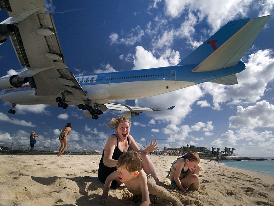 6. Пляж Махо-Бич с низколетящими самолетами, остров Сенн-Мартен.