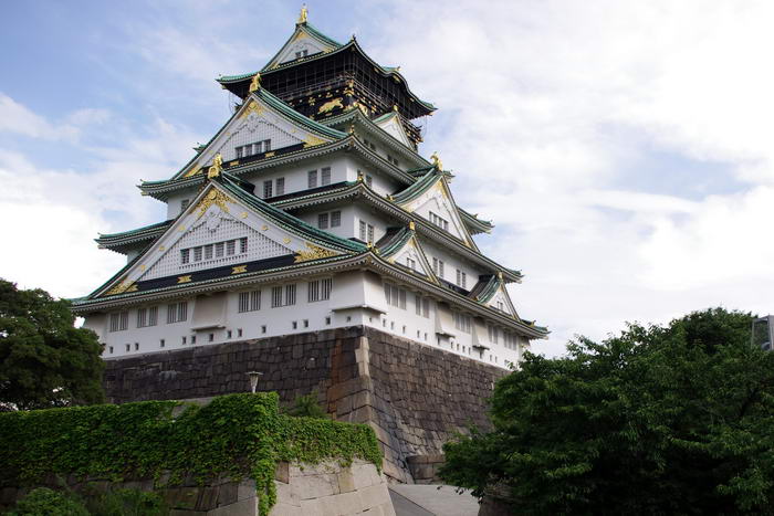 7.  Замок в Осаке, Япония.