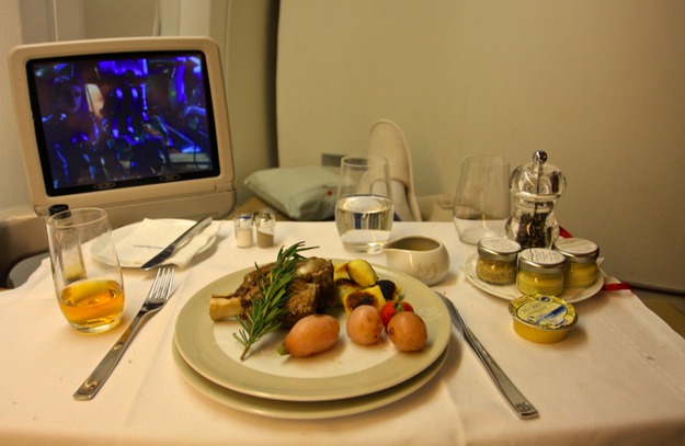 10. Air France - ужин в первом классе. 