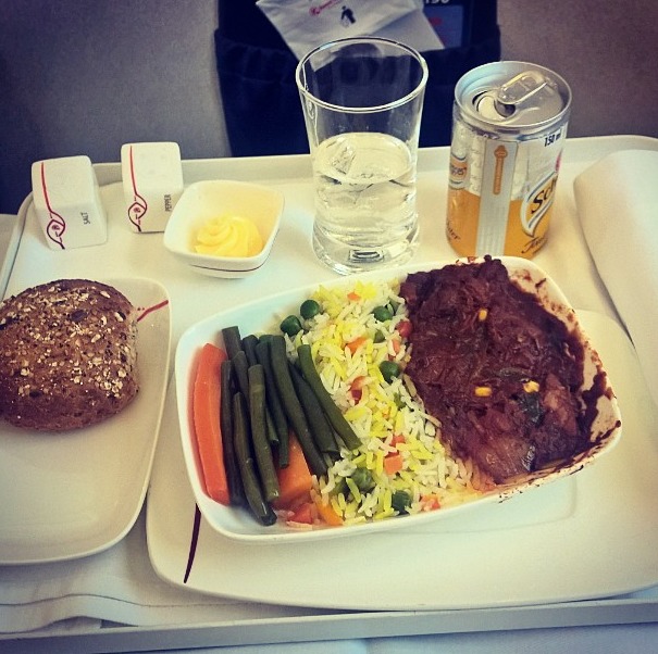 36. Kenya Airlines - ужин в бизнес-классе. 