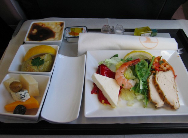 6. Turkish Airlines - ужин в бизнес-классе.