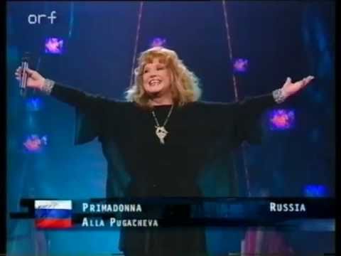 3. 1997 год. Алла Пугачева с песней «Примадонна». Песню должен был исполнять Валерий Меладзе. Но так как певец заболел, вместо него Алла Борисовна Пугачева выступила на конкурсе сама.