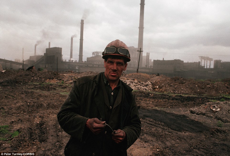 22. Трудные времена переживали все. Сибирский шахтер, 1991 год.