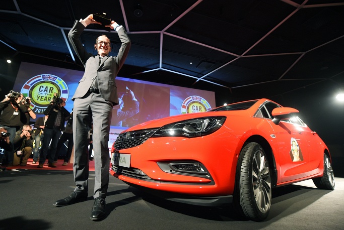 1. Генеральный директор Opel Карл-Томас Нойманн во время презентации Opel Astra.