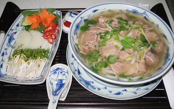1. Тарелку супа фо во Вьетнаме.