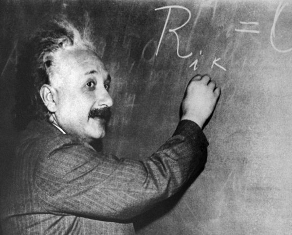 2. Кажуть, що Ейнштейн провалив іспит з математики. Насправді це міф. Ось, що говорив сам Ейнштейн: «Я ніколи не відчував проблем з математикою. У 15 років я вже освоїв диференціальне та інтегральне числення».