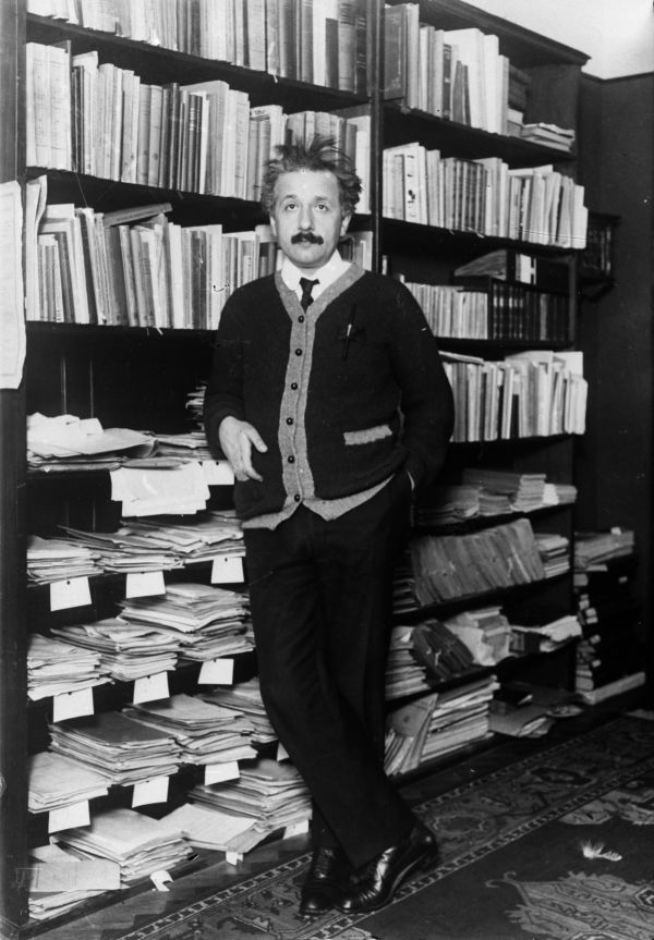 6. Ейнштейн отримав нобелівську премію не за теорію відносності, а за теорію фотоефекту.