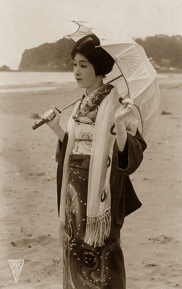 28. Японская женщина с зонтом.