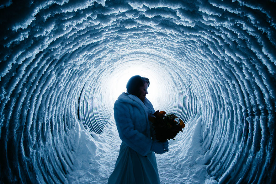 1. Энтони и Мари организовали самую необычную свадьбу внутри ледника Лаунгйёкюдль в Исландии.