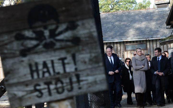 2. Концентрационный лагерь в Освенциме – страшное место показывающее все ужасы и зверства нацистской Германии. Сегодня можно попасть на экскурсию по лагерю, которые доступны с января по май.