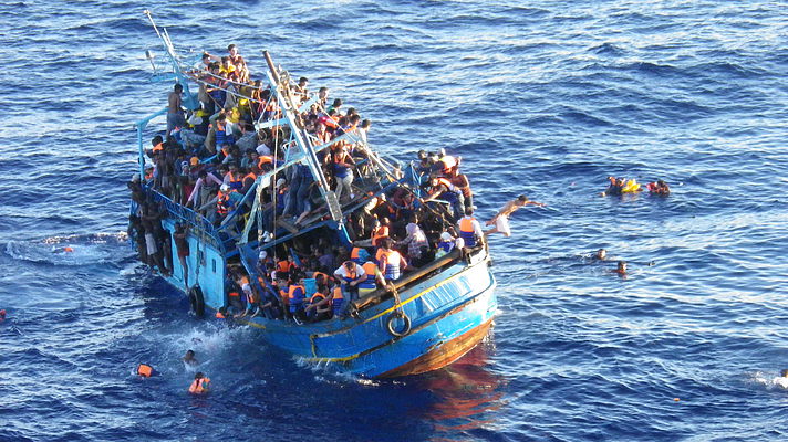 По данным Международной организации по миграции, более 3770 мигрантов погибли при попытке пересечь Средиземное море в 2015 году.