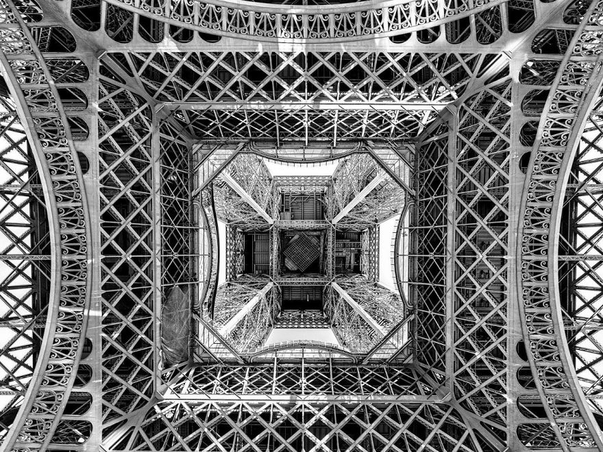 25. «Под Эйфелевой башней», Франция.