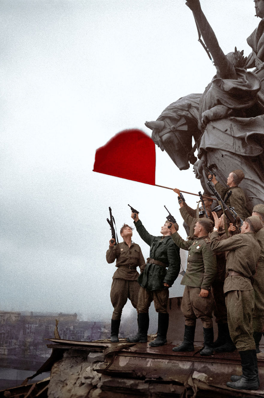 20. Советские солдаты в Берлине, 1945 год.