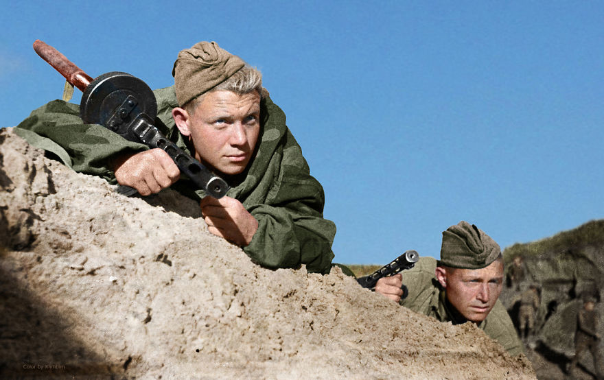56. Советские солдаты возле Севастополя, Крым, 1941 год.