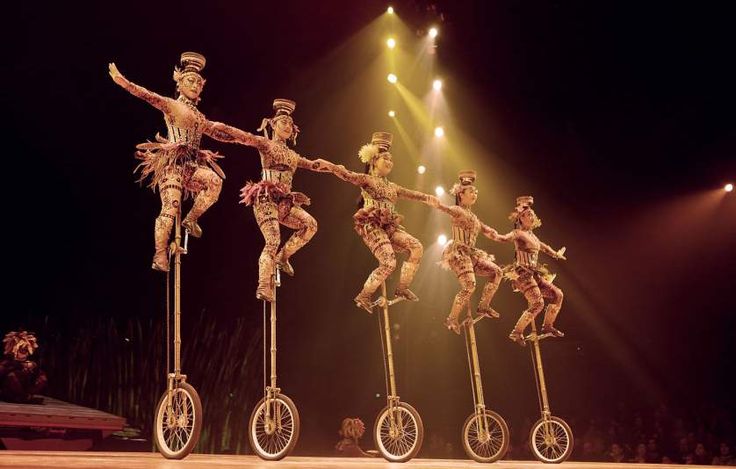 9. В 1990 году Цирк дю Солей знали уже в Париже и Лондоне.