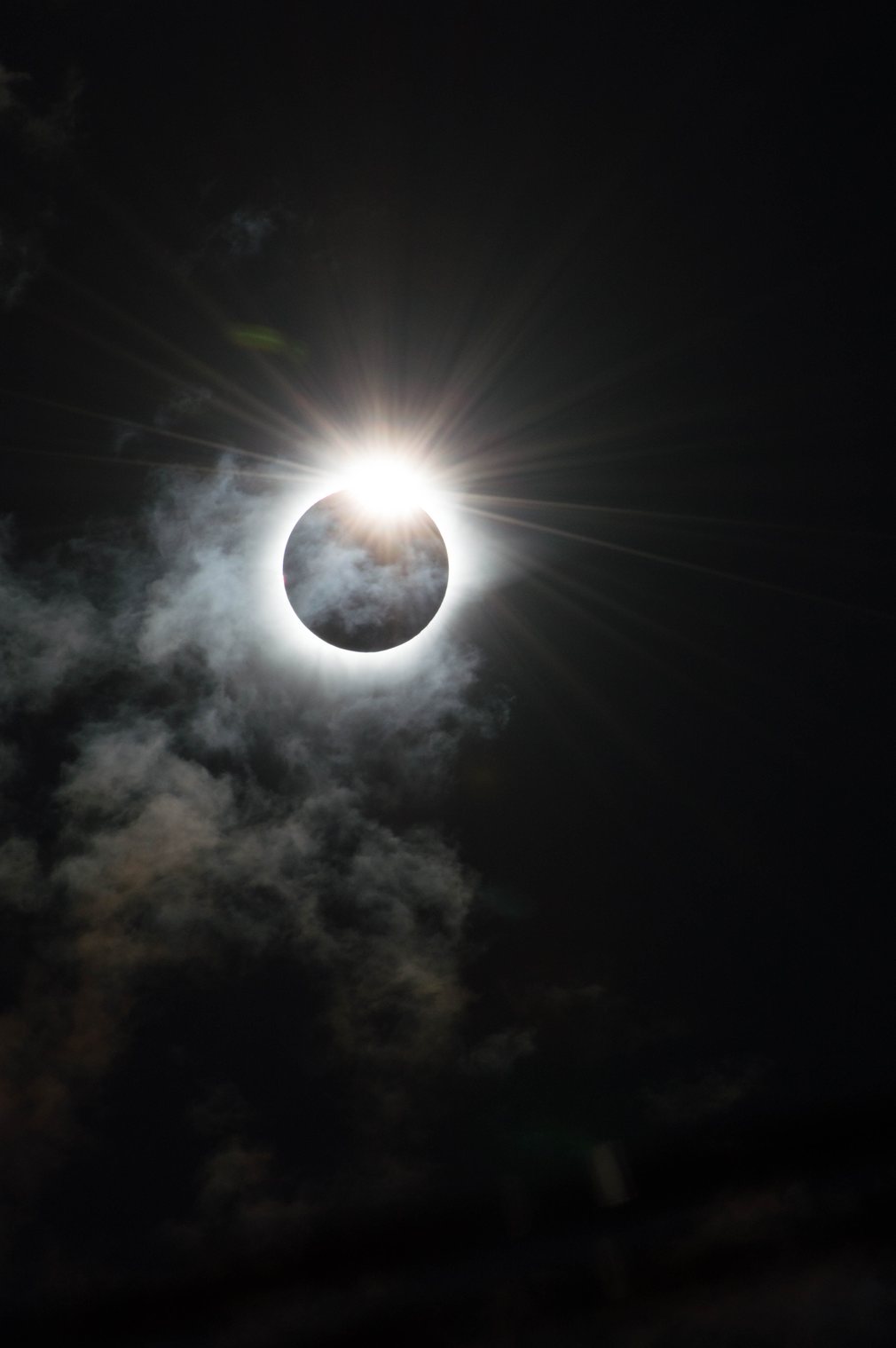 16. Мелани Торн (Великобритания) - Бриллиантовое кольцо. Солнечное затмение 9-го марта 2016 года в Индонезии.