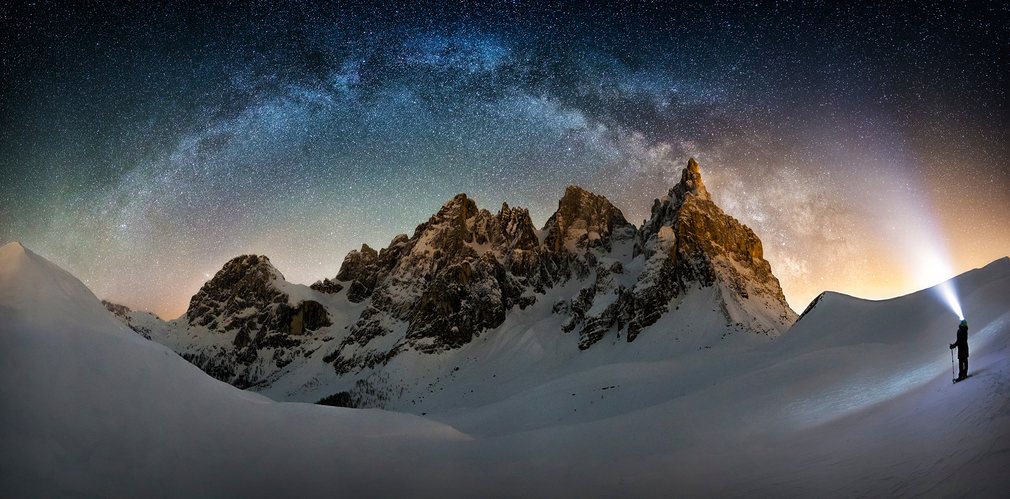 6. Николас Роеммелт (Германия) – Замороженный гигант. Небесная кривая Млечного пути над самым сердцем горного хребта Доломиты на северо-востоке Италии.