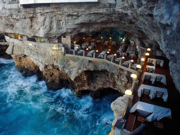 11. Ресторан Grotta Palazzese, Пуглия, Италия.