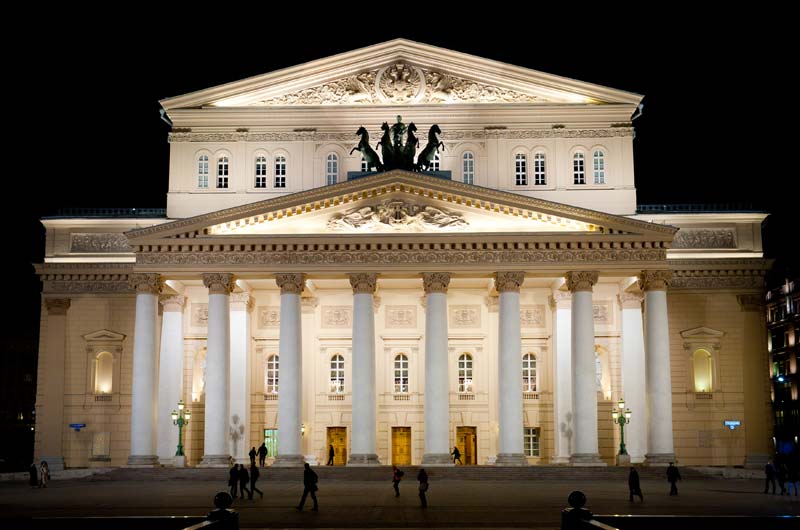 7. Большой театр России – один из самых крупных в России и один из самых значительных театров оперы и балета в мире. Расположен в Москве на Театральной площади.