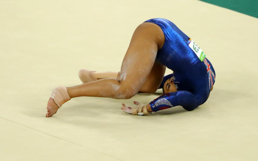 3. Британская гимнастка Элисса Дауни упала во время квалификации по гимнастике.