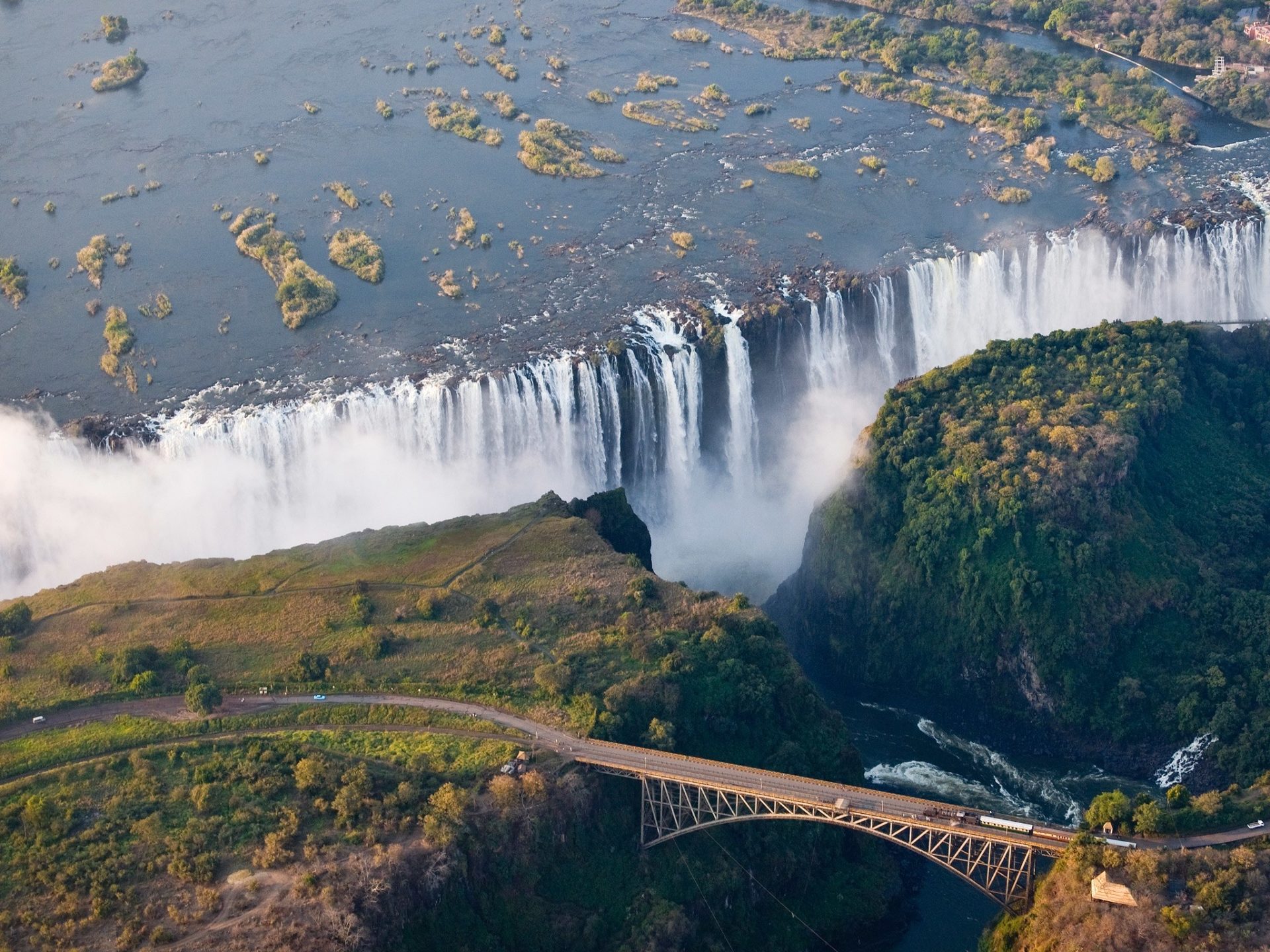 1. Водопад Виктория, Замбия и Зимбабве.