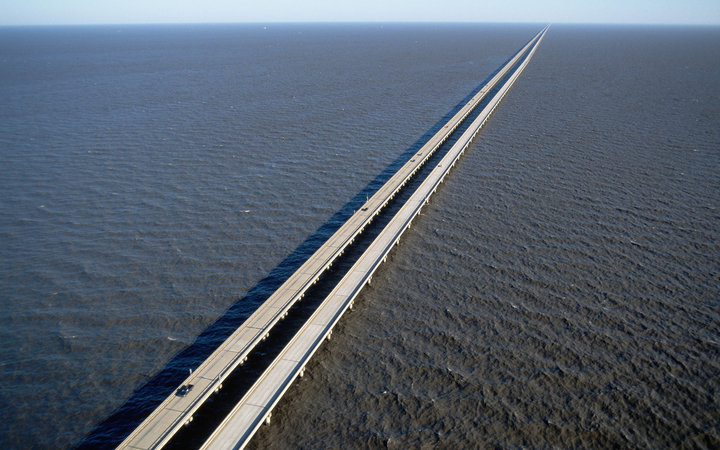 9. Мост-дамба через озеро Пончартрейн, Луизиана, США.