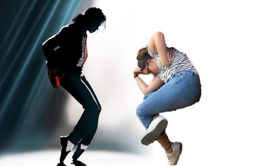 2. Танцы с Майклом Джексоном.
