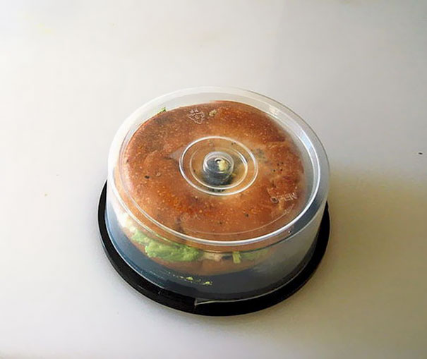 8. Коробка для CD дисков может стать ланчбоксом для сэндвича.