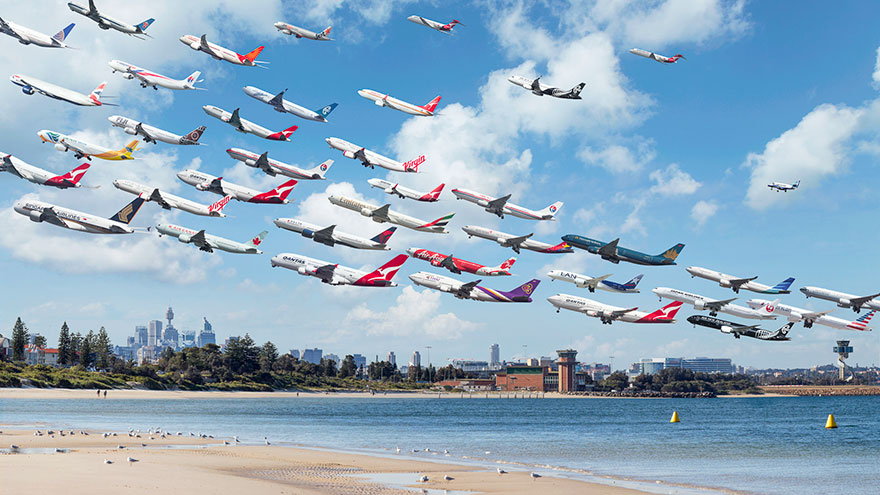 9. Самолеты над пляжем в Сиднее, Австралия.