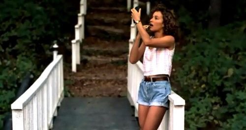 4. Грязные танцы. На главной героине джинсовые шорты, которые стали носить в 80-х, в то время как фильм о 60-х.