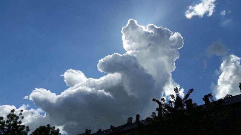 20. Уникальные образования облаков. Такие явления происходят очень редко, но они производят неизгладимое впечатление. Это облако появилось над полуостровом Сандбанкс в Великобритании.