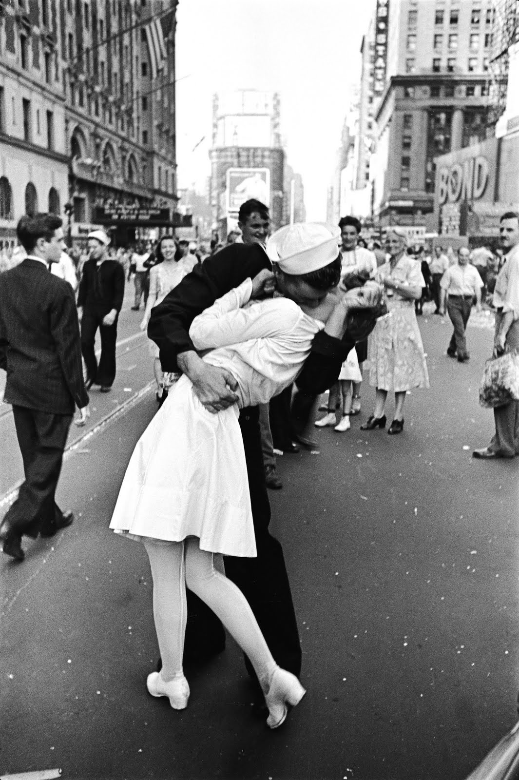10. День Победы над Японией на Таймс-сквер, Альфред Эйзенштадт, 1945.
