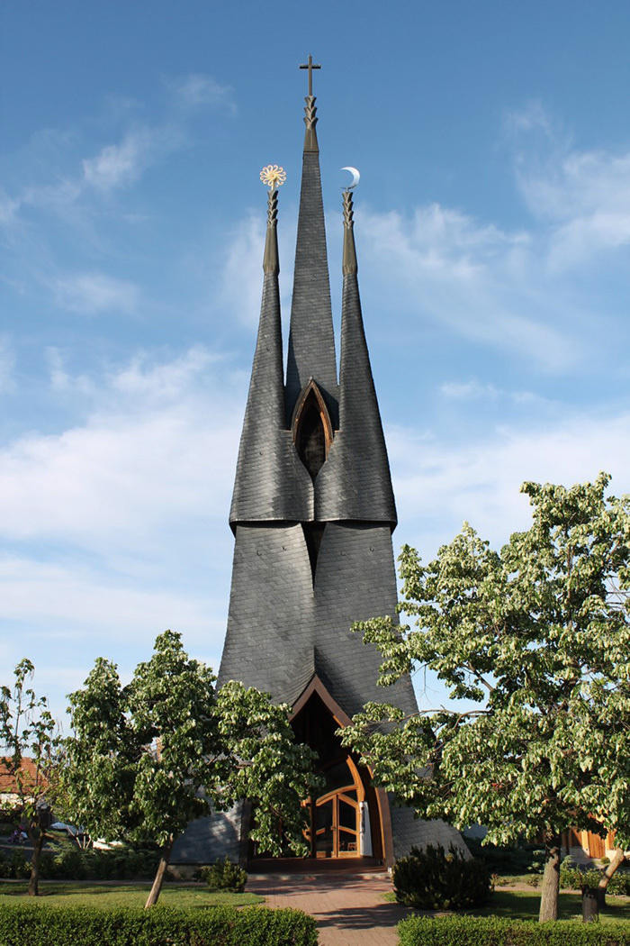 4. Католическая церковь, Пакш, Венгрия.