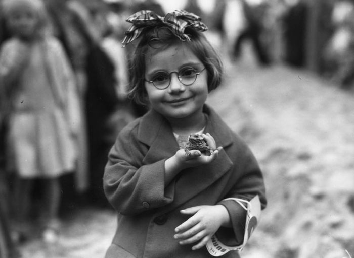 11. Маленькая девочка и лягушка, 1936.