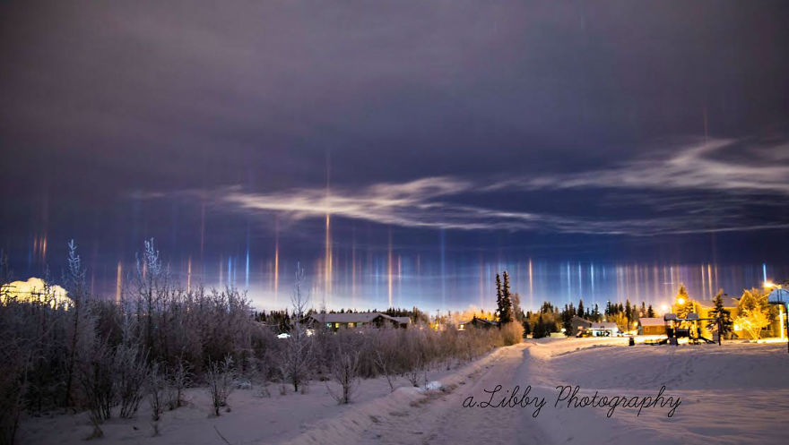 2. Световые столбы над Аляской, США.