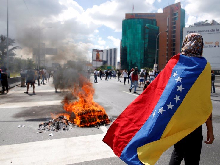 7. Венесуэла охвачена инфляцией, преступностью и коррупцией, а налоговая ставка равна 65%. 