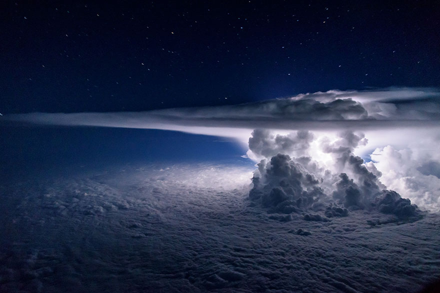Невероятные снимки из кабины самолета