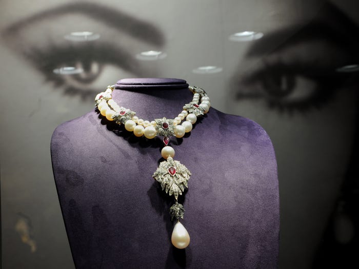 10. Ювелирная коллекция Элизабет Тейлор была продана за рекордные 116 миллионов долларов в 2011 году.