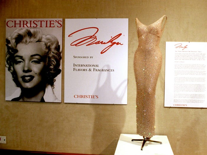 7. Платье Мэрилин Монро «С днем рождения, господин президент», которое было покрыто 2500 стразами, было продано за $ 1267500 на аукционе Christie's в 1999 году.